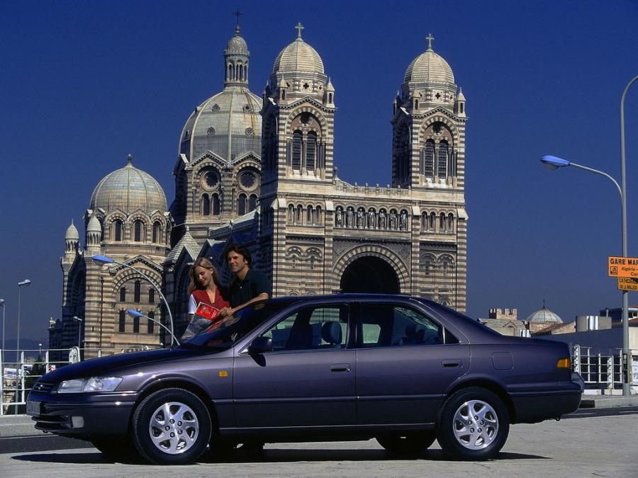  Toyota Camry 1997 года  (фото 11 из 13)